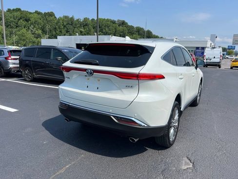 Used 2024 Toyota Venza XLE AWD/4WD image 5
