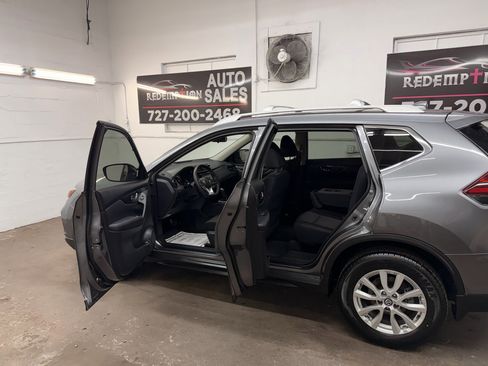 Used 2018 Nissan Rogue SV image 12