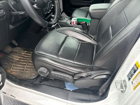 Used 2022 Jeep Wrangler Unlimited Sahara w/ Cold Weather Group image 7