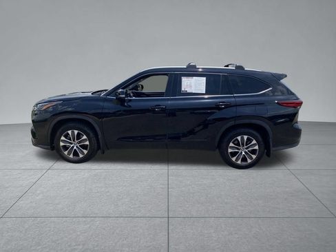 Used 2022 Toyota Highlander XLE FWD image 4