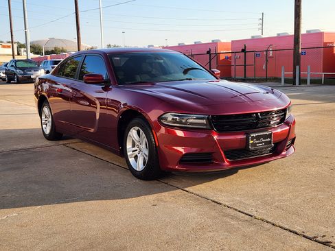 Used 2020 Dodge Charger SXT image 4