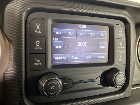 Used 2019 Jeep Wrangler Sport AWD/4WD image 3