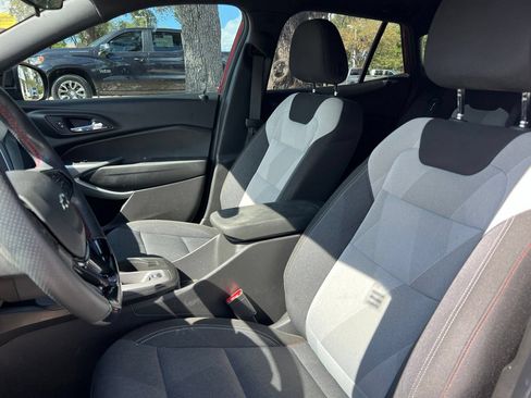 Used 2025 Chevrolet Trax RS w/ Sunroof Package FWD image 10