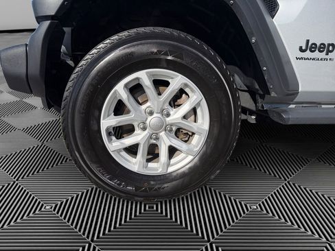 Used 2023 Jeep Wrangler Sport S image 9