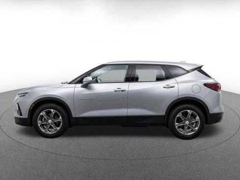 Used 2025 Chevrolet Blazer LT FWD image 4