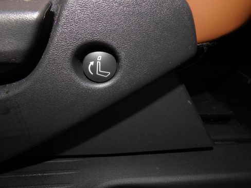 Certified 2025 Nissan Pathfinder Platinum w/ Cargo Package image 32