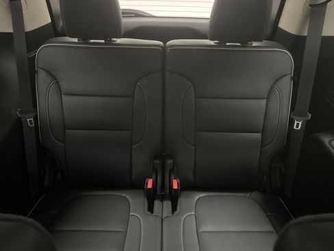 Used 2021 GMC Acadia Denali w/ Denali Technology Package FWD image 15