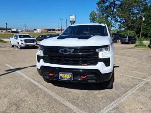 Used 2022 Chevrolet Silverado 1500 LT Trail Boss w/ Convenience Package II image 3