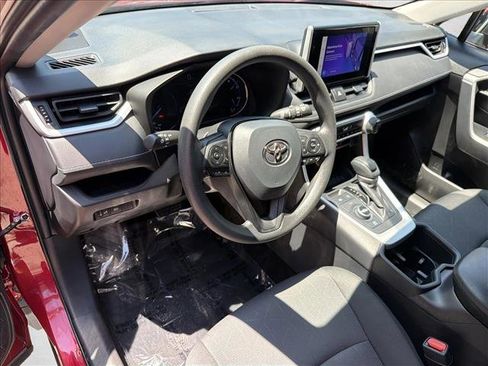 Used 2025 Toyota RAV4 XLE AWD/4WD image 13