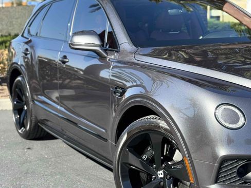 Used 2018 Bentley Bentayga AWD/4WD image 11