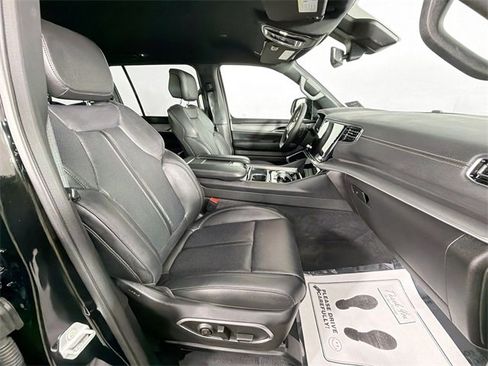 Used 2025 Jeep Wagoneer 4WD image 33