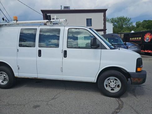 Used 2009 Chevrolet Express 2500 RWD image 2