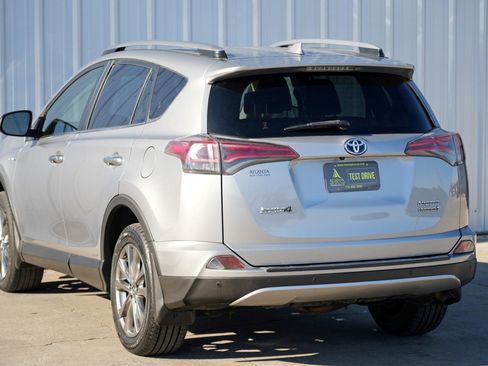 Used 2017 Toyota RAV4 Limited image 43