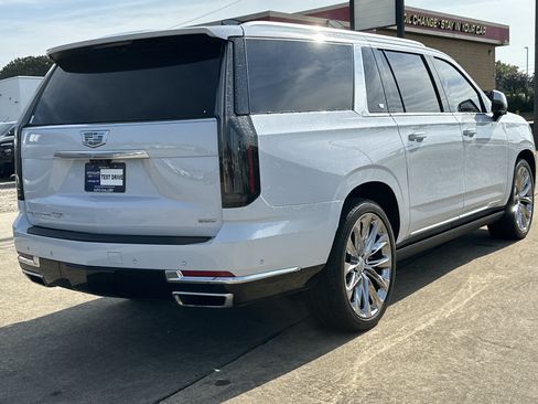 Certified 2026 Cadillac Escalade ESV Luxury w/ LPO, Radiant Package AWD/4WD image 6