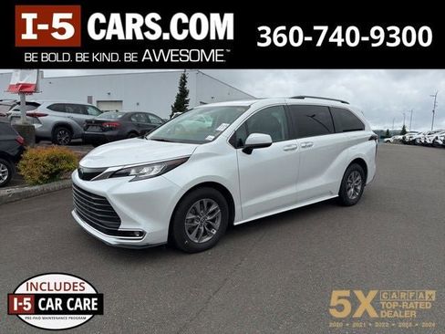 Used 2023 Toyota Sienna XLE FWD image 1