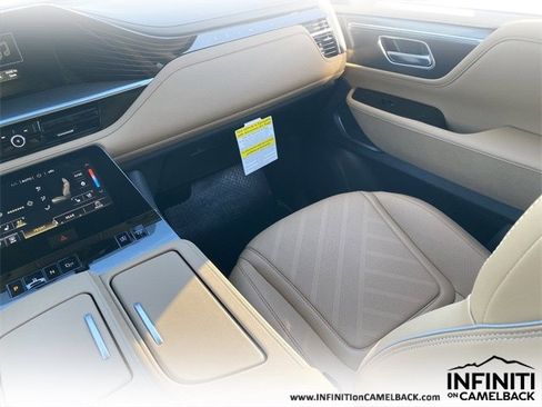 New 2026 INFINITI QX80 Luxe image 16