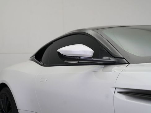 Used 2018 Aston Martin DB11 Base image 4