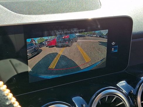Used 2021 Mercedes-Benz GLB 250 4MATIC image 18
