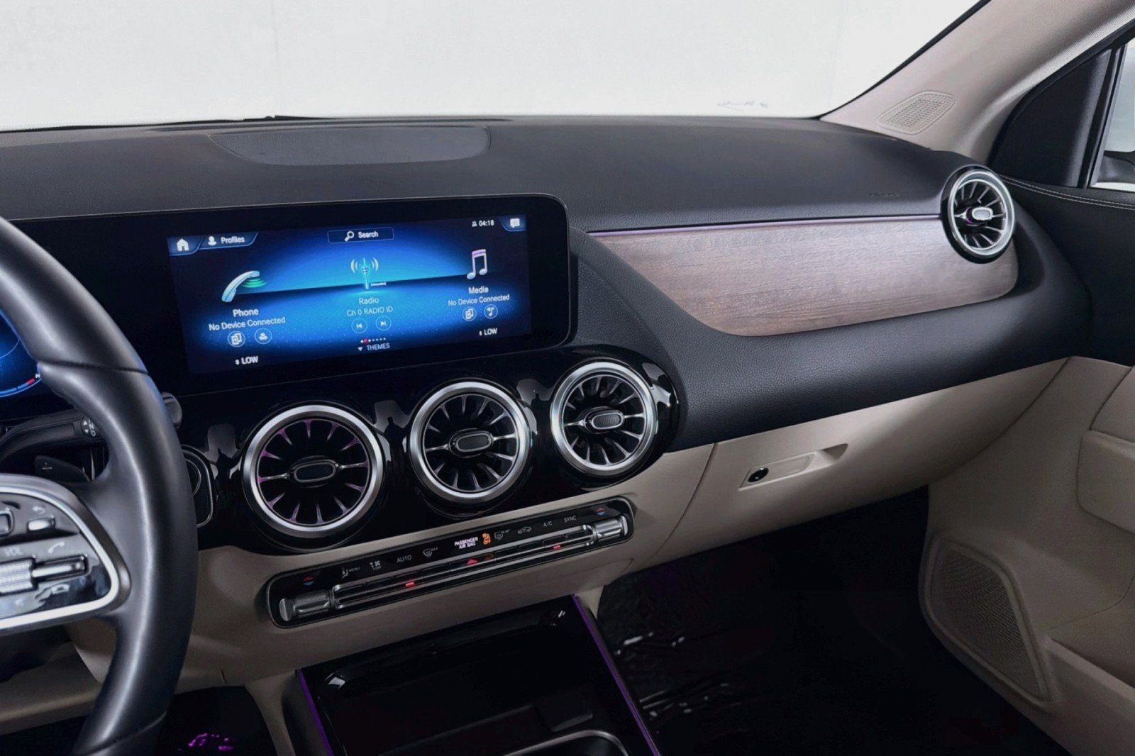 Used 2023 Mercedes-Benz GLA 250 4MATIC w/ Premium Package image 22