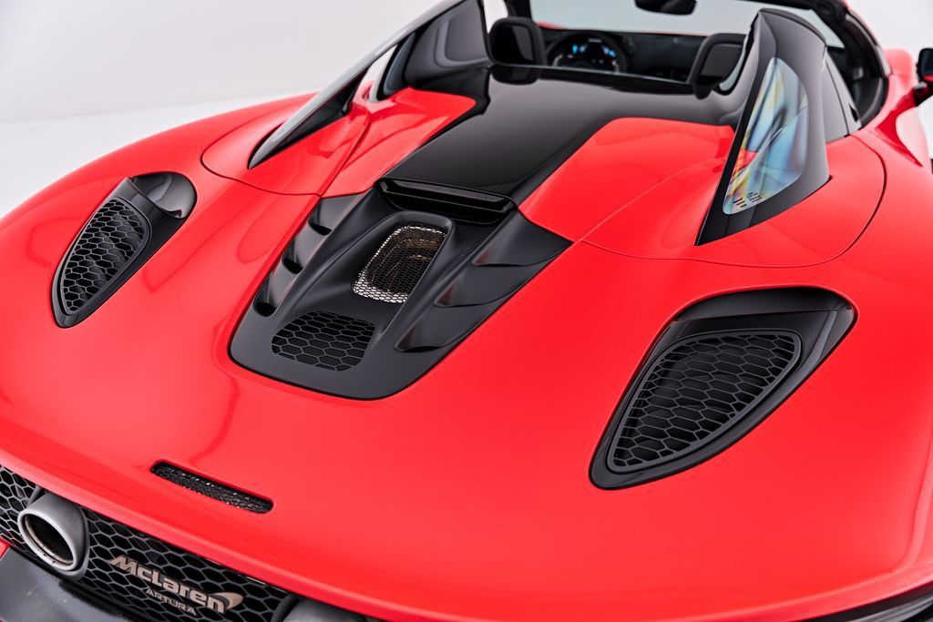 Used 2025 McLaren Artura Spider RWD image 36