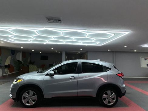 Used 2019 Honda HR-V EX image 3
