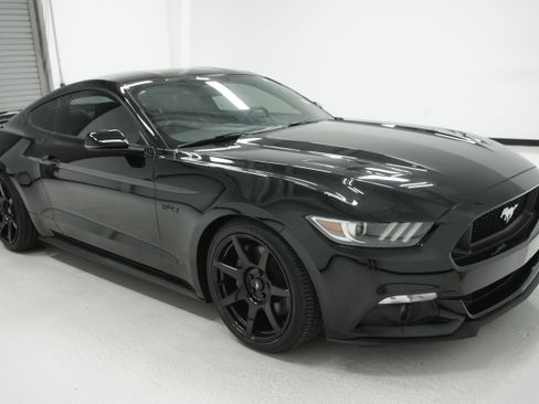 Used 2016 Ford Mustang GT Premium image 3