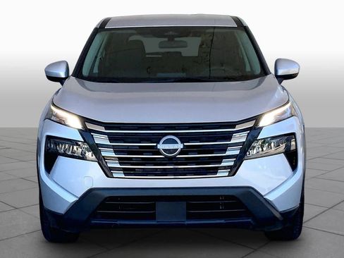 Used 2024 Nissan Rogue SV image 4