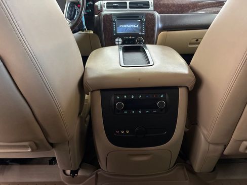 Used 2014 GMC Yukon XL Denali AWD/4WD image 17