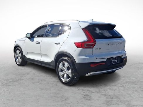 Used 2019 Volvo XC40 T5 Momentum image 6