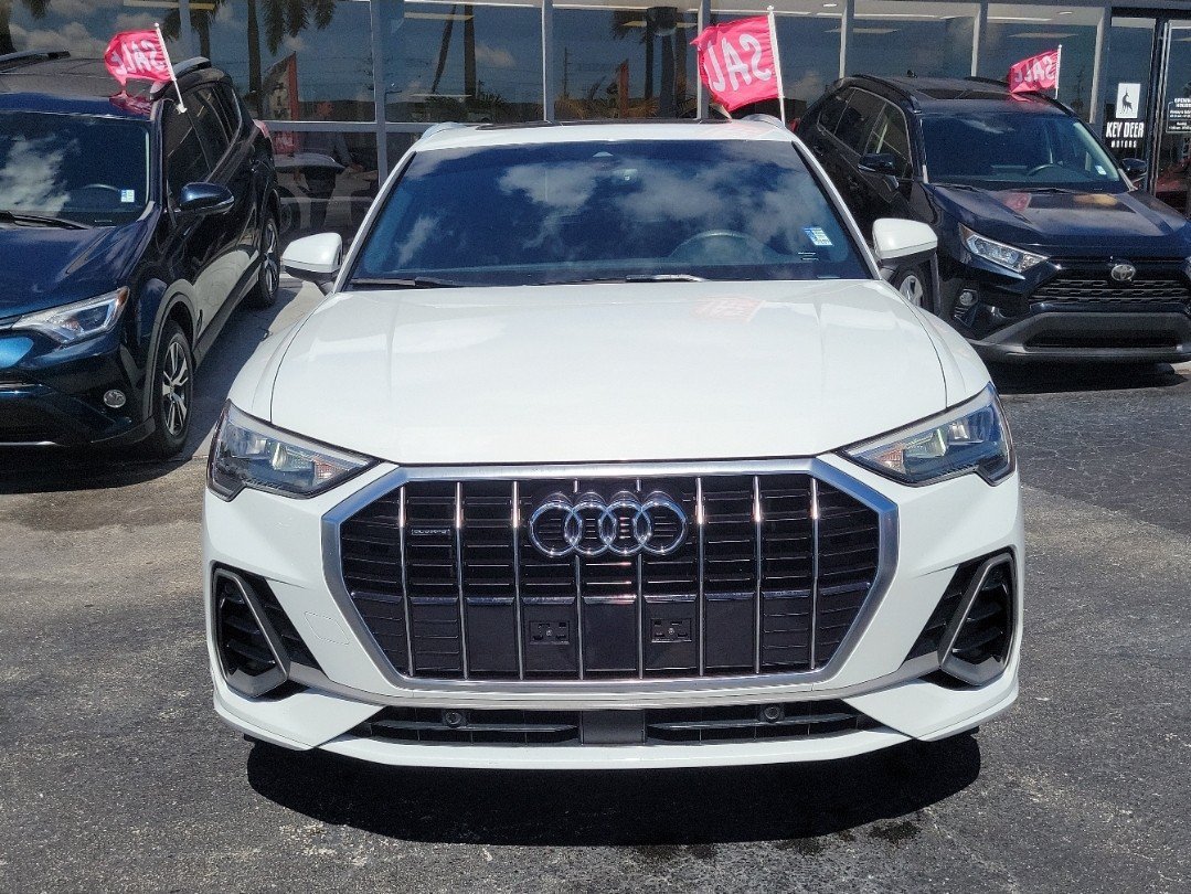 Used 2021 Audi Q3 2.0T Premium w/ Convenience Package AWD/4WD image 2
