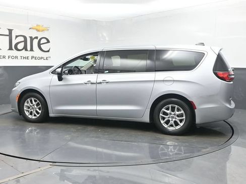 Used 2023 Chrysler Pacifica Touring-L FWD image 53