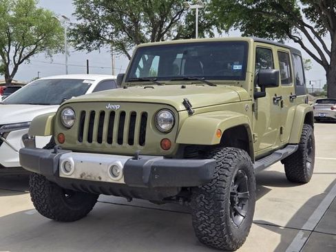 Used 2013 Jeep Wrangler Unlimited Sahara w/ Connectivity Group image 3