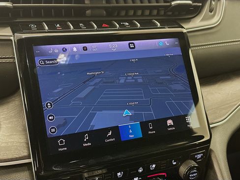 Used 2024 Jeep Grand Cherokee L Limited w/ Luxury Tech Group II image 22