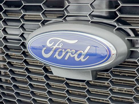 Used 2023 Ford Transit 350 XLT image 3