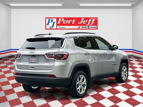 Certified 2024 Jeep Compass Latitude image 4
