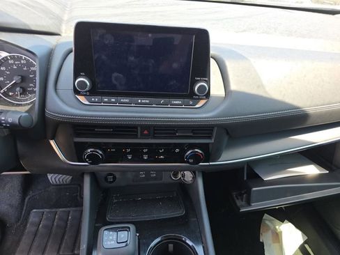 Used 2025 Nissan Rogue S FWD image 14