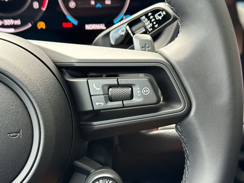 Certified 2026 Porsche Cayenne AWD/4WD image 30