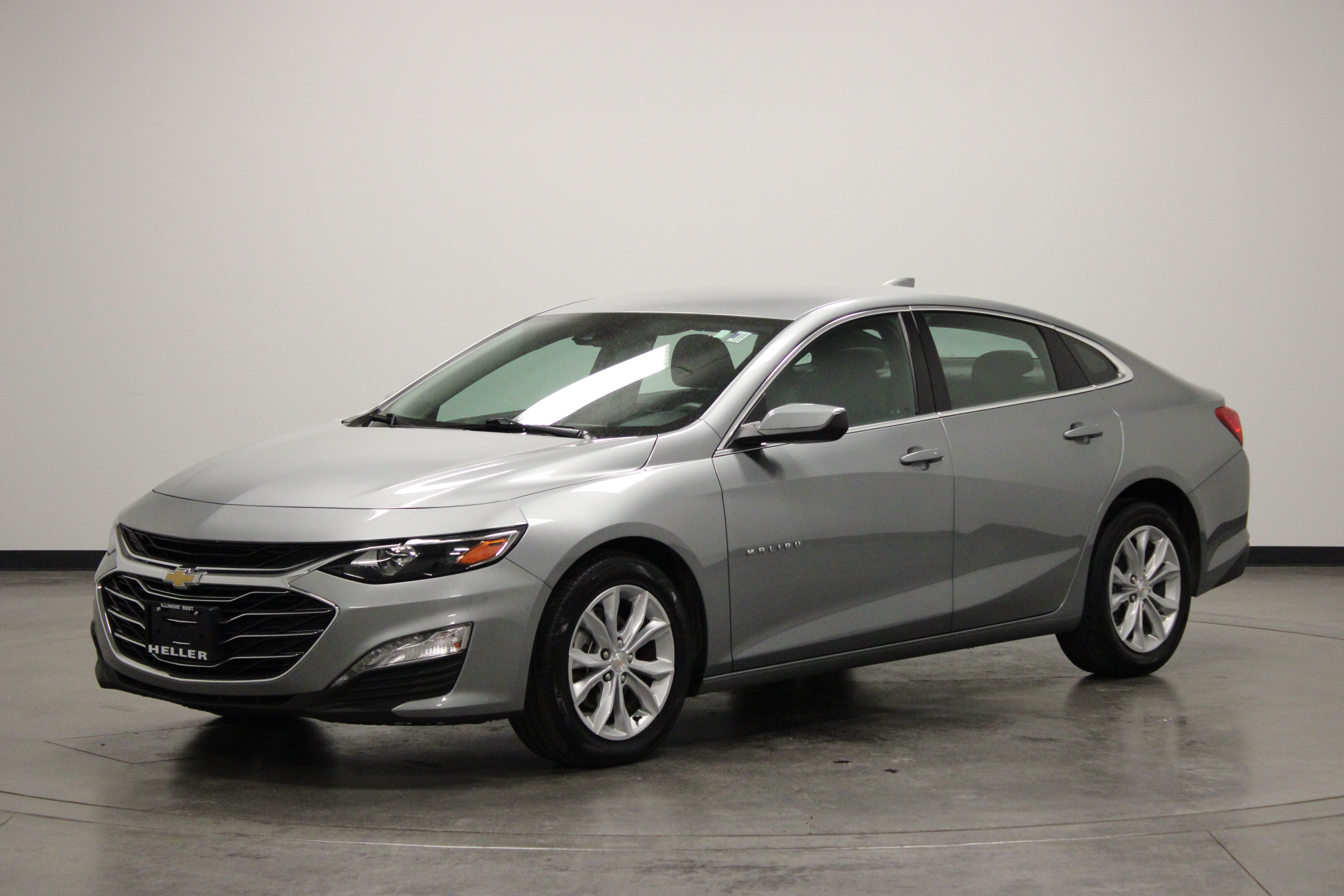 Used 2025 Chevrolet Malibu LT FWD image 4