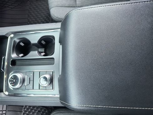 Used 2024 Ford Expedition XLT image 21