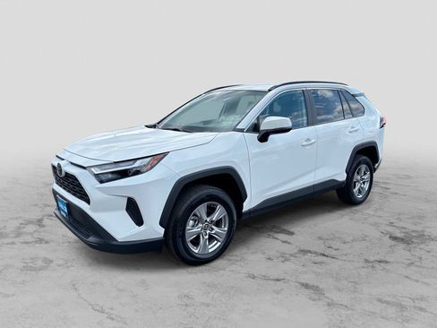 Used 2025 Toyota RAV4 XLE AWD/4WD image 1