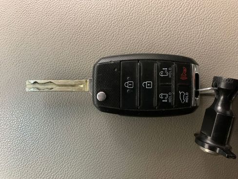 Used 2021 Kia Sedona LX image 13