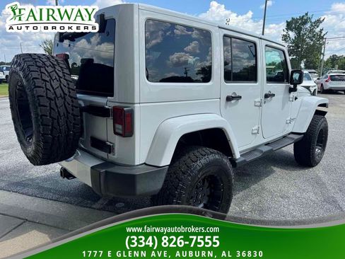 Used 2012 Jeep Wrangler Unlimited Sahara AWD/4WD image 6