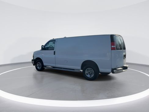 Used 2024 GMC Savana 2500 w/ Driver Convenience Package image 6