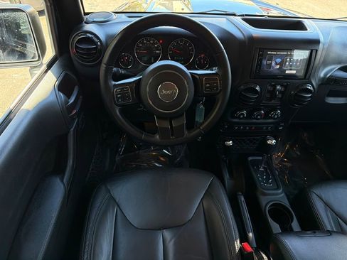 Used 2017 Jeep Wrangler Unlimited Sahara AWD/4WD image 21