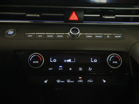 Used 2025 Hyundai Elantra SEL FWD image 24