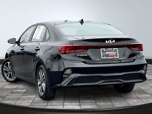 Used 2023 Kia Forte LXS image 2