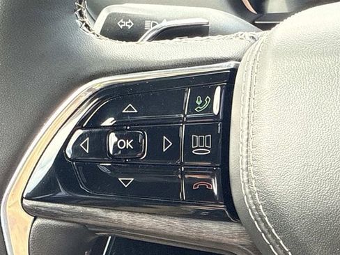 Used 2024 Jeep Grand Cherokee Overland w/ Luxury Tech Group IV AWD/4WD image 17