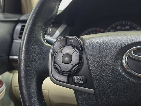 Used 2014 Toyota Camry XLE image 18