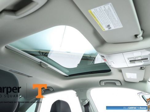 Used 2025 Volkswagen Jetta SE w/ Sunroof Package image 36