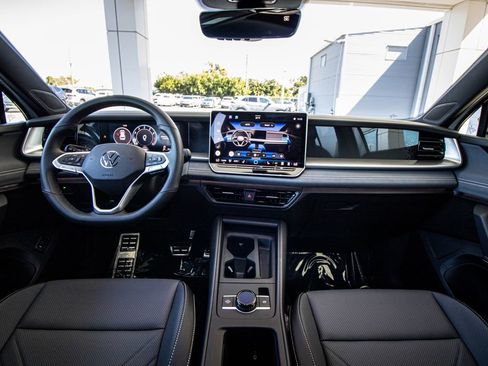 New 2026 Volkswagen Tiguan SE R-Line image 32